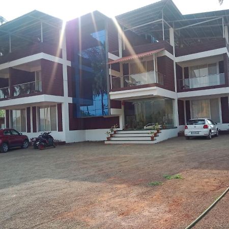 Coastal Bay Beach Resort Harnai Kültér fotó