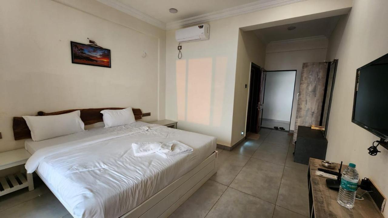 Coastal Bay Beach Resort Harnai Kültér fotó