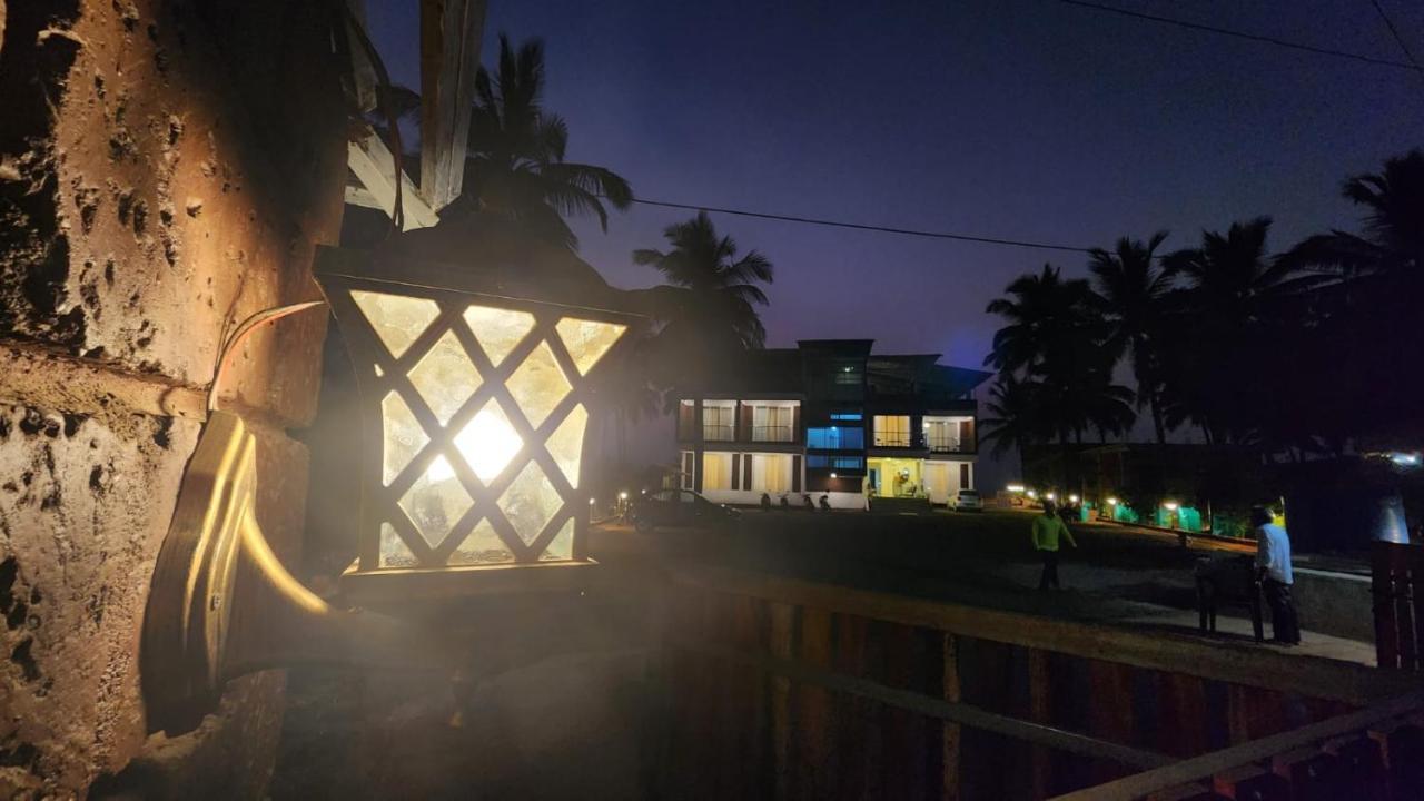 Coastal Bay Beach Resort Harnai Kültér fotó