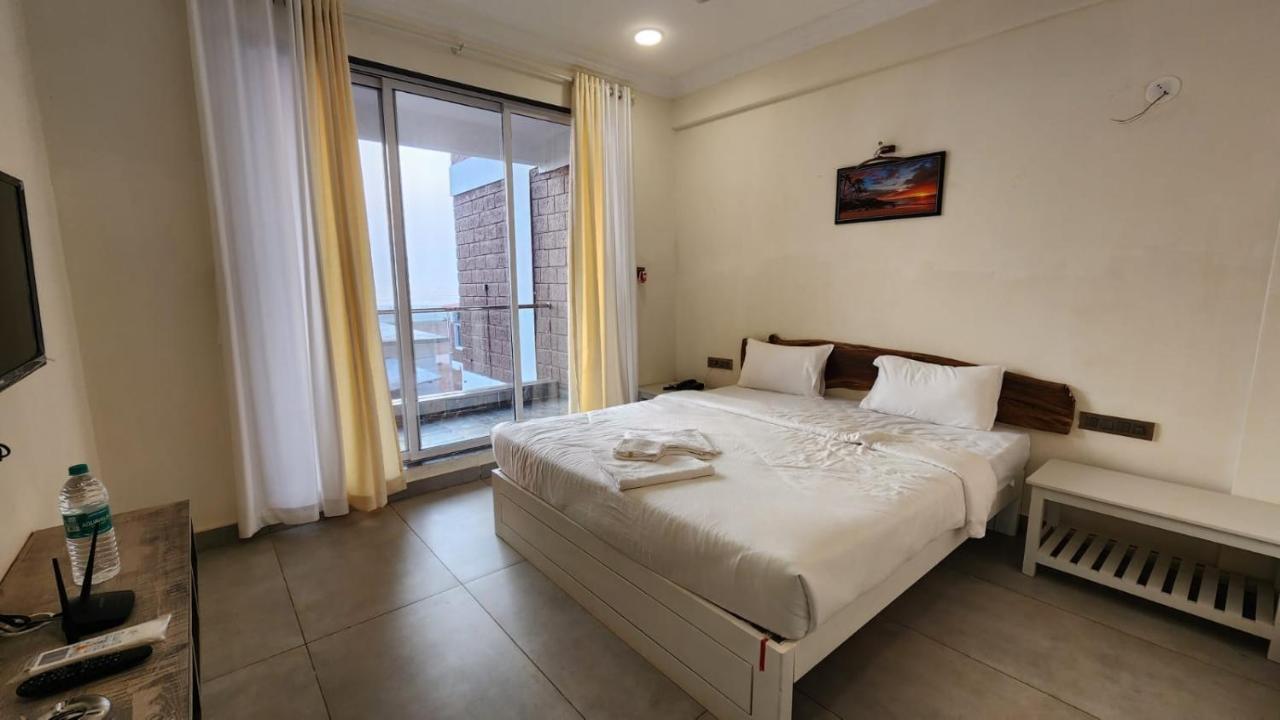 Coastal Bay Beach Resort Harnai Kültér fotó