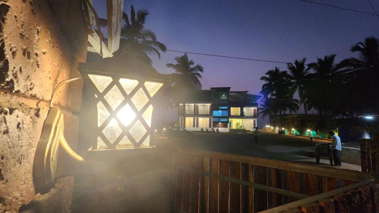 Coastal Bay Beach Resort Harnai Kültér fotó