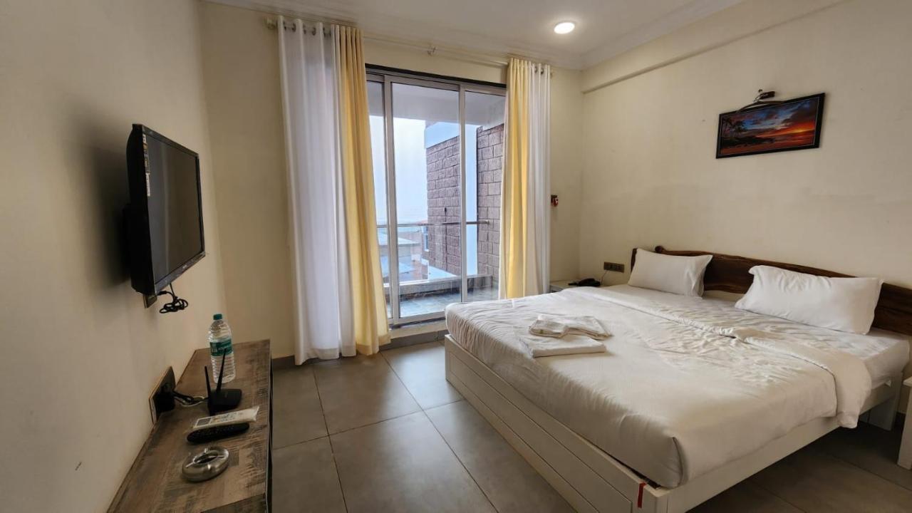 Coastal Bay Beach Resort Harnai Kültér fotó