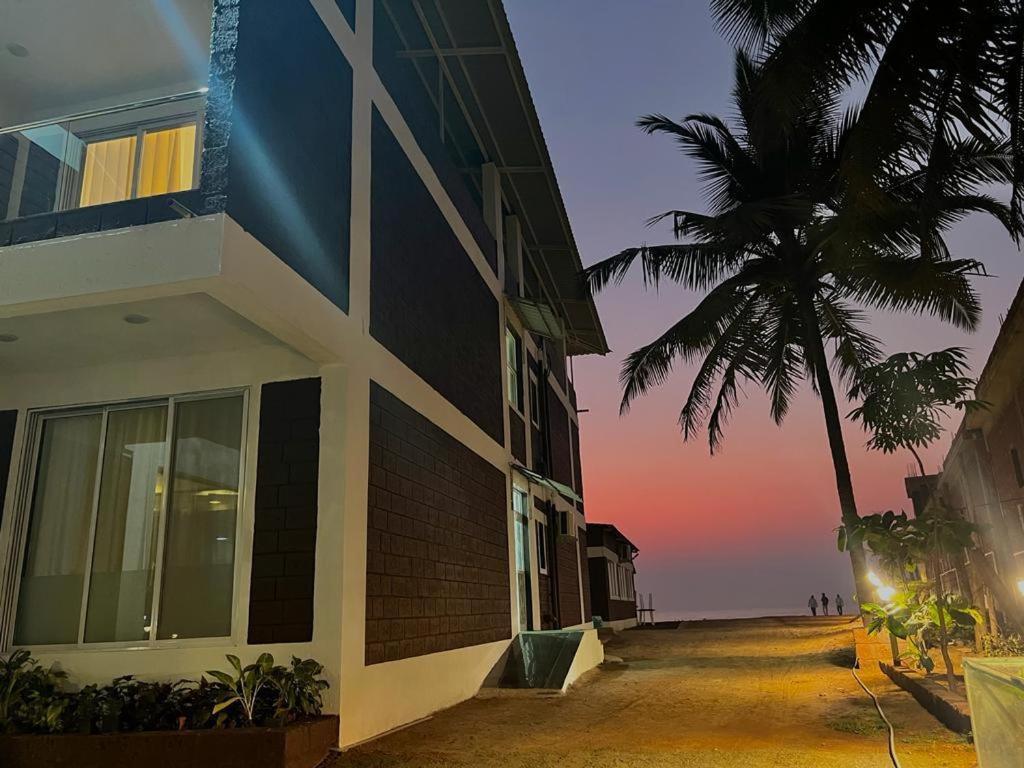 Coastal Bay Beach Resort Harnai Kültér fotó
