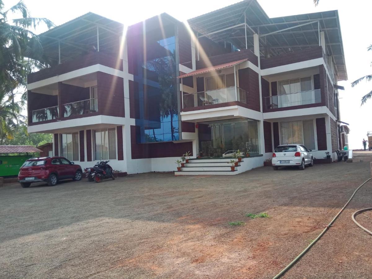 Coastal Bay Beach Resort Harnai Kültér fotó