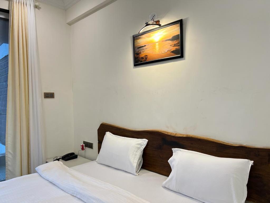 Coastal Bay Beach Resort Harnai Kültér fotó
