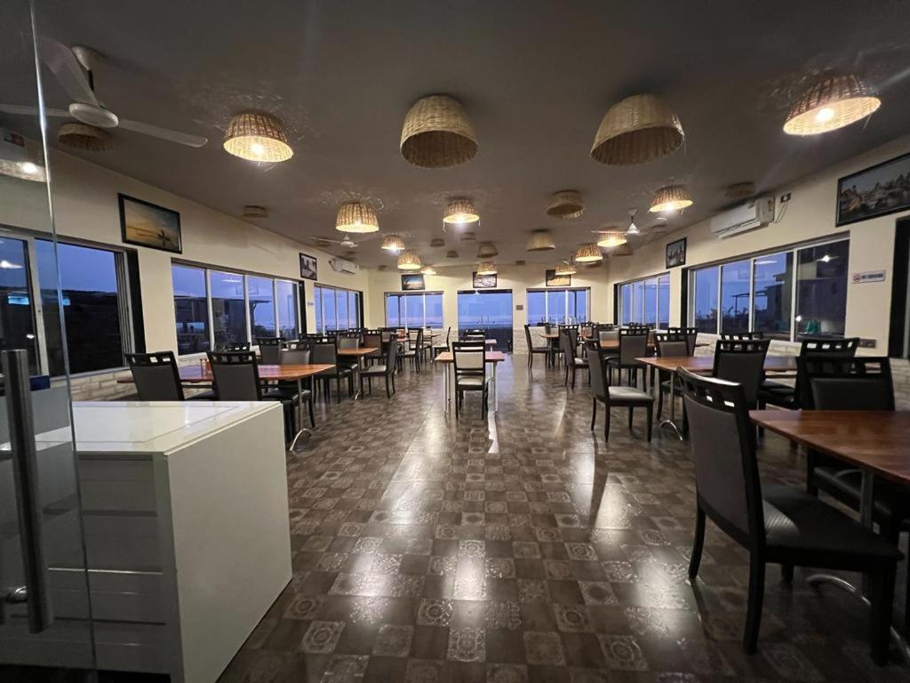 Coastal Bay Beach Resort Harnai Kültér fotó